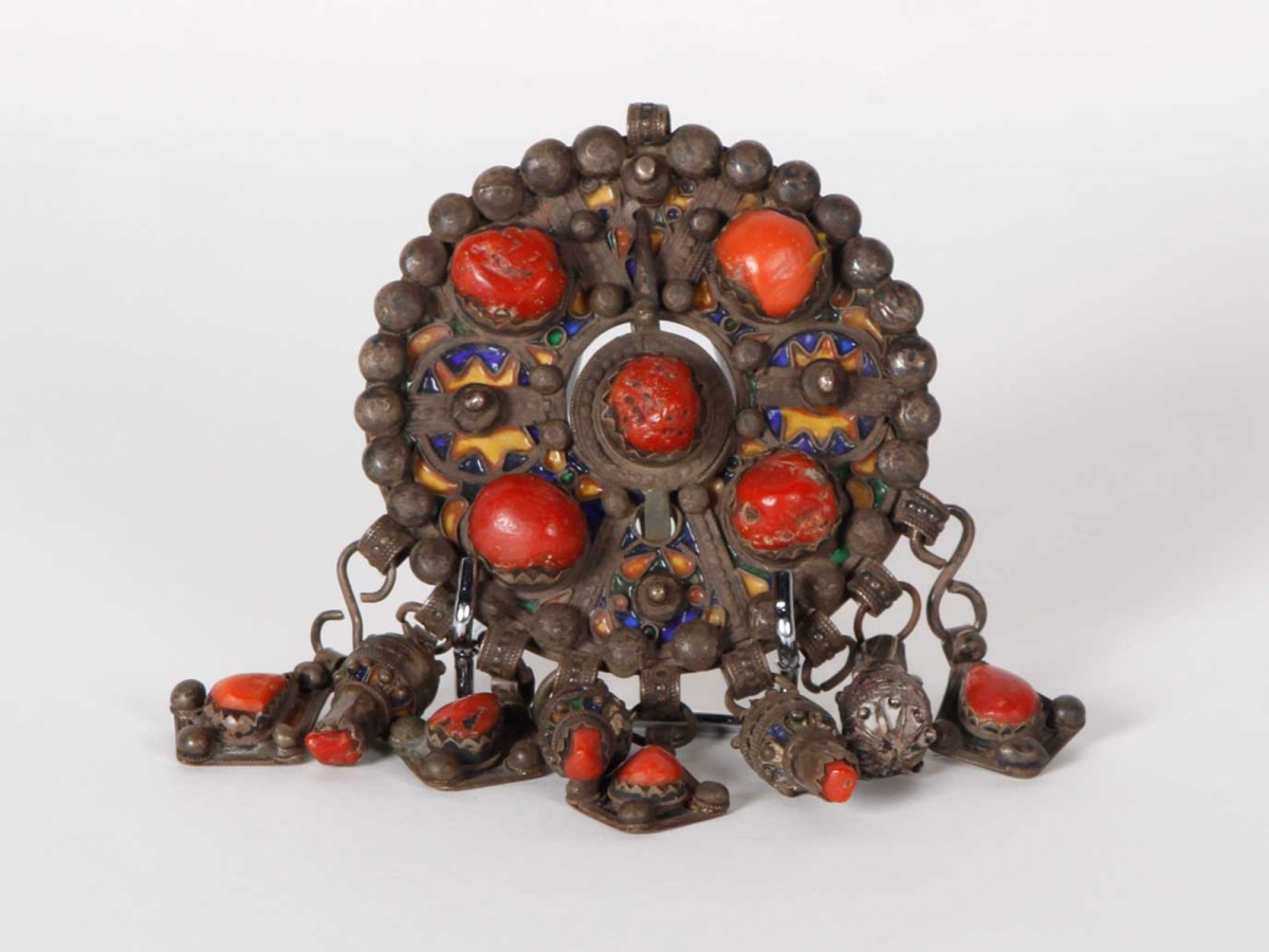Large round fibula (Tabzmit) from late 19th century, Algeria.