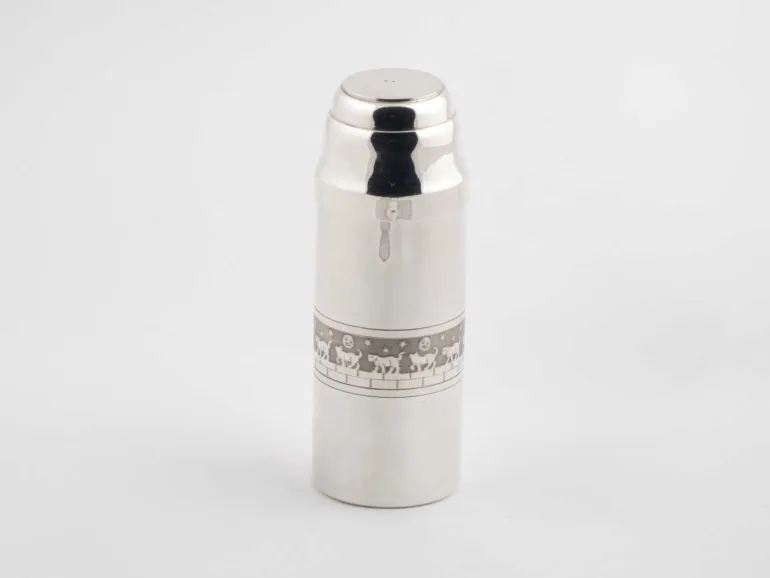IB01083 silver-plated cylindrical shaker with cat border and silversmith stamp, shown on a white background.
