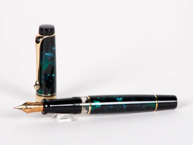 Aurora Optima fountain pen, emerald green with gold trim and 14K nib, SKU IB02808.