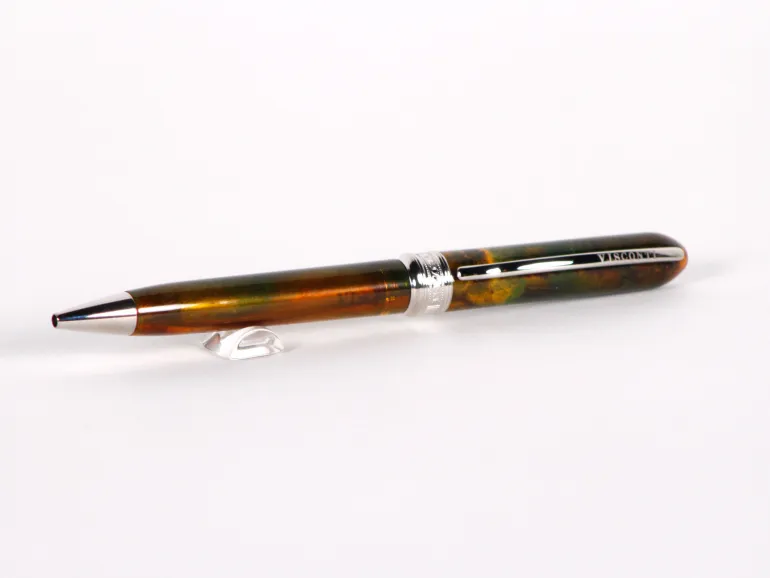 قلم حبر ناشف كروي Visconti Van Gogh، SKU IB02969، ببدن عسلي اللون وزخرفة فضية على خلفية بيضاء.