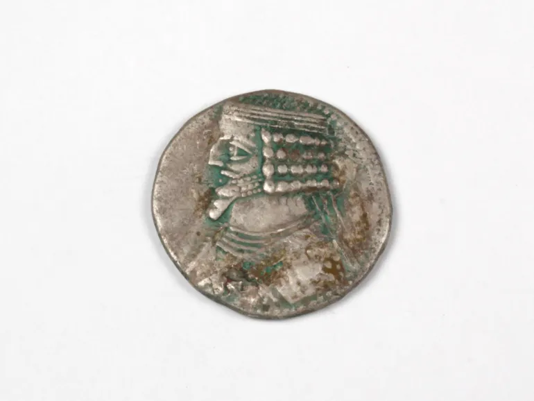 IB03416 Partha silver tetradrachm of King Phraates IV, worn coin showing a crowned bust on the visible side.