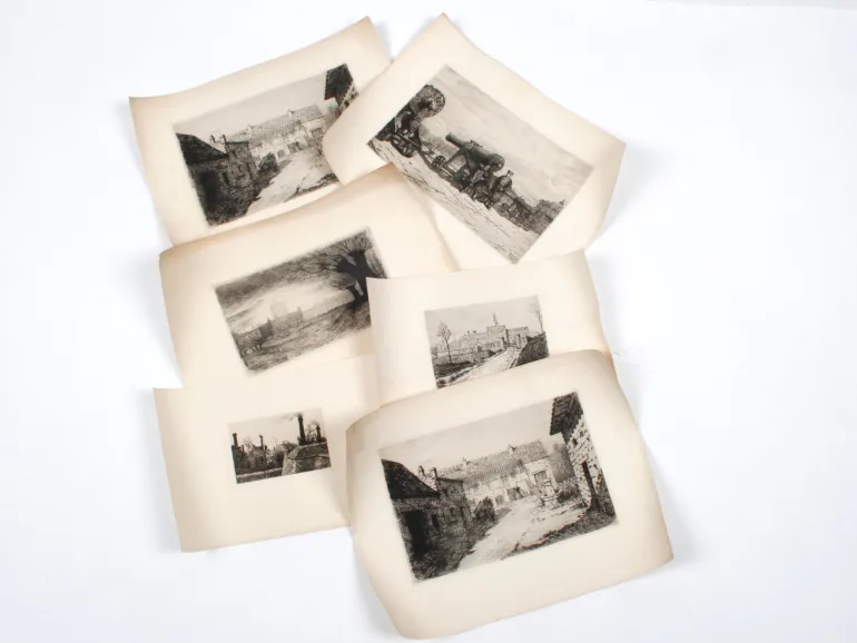 SKU IB03986, lot de six gravures anciennes sur papier crème, avec scènes de paysage et de rue en noir et blanc.