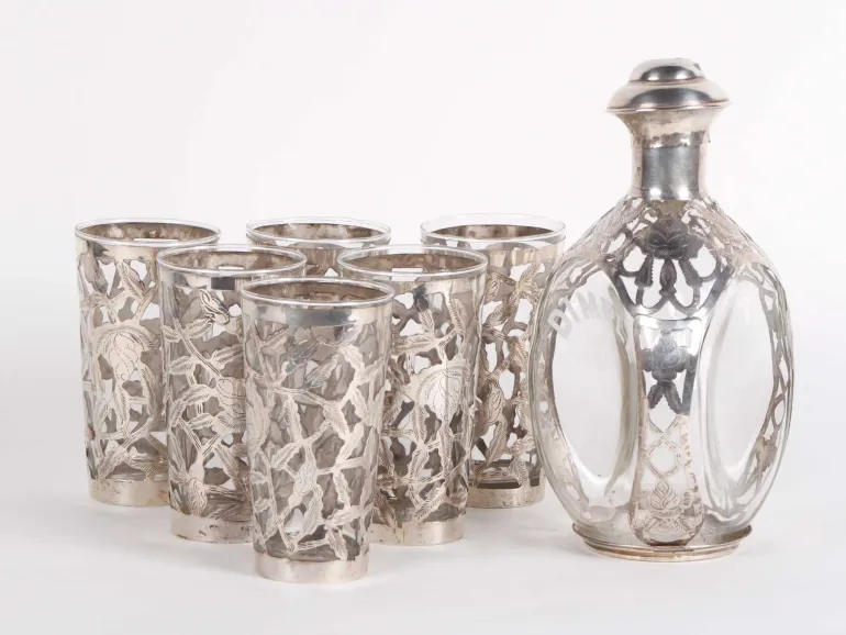 SKU IB05374 : service à whisky Dimple en argent massif avec bouteille et six verres longs, sur fond blanc.