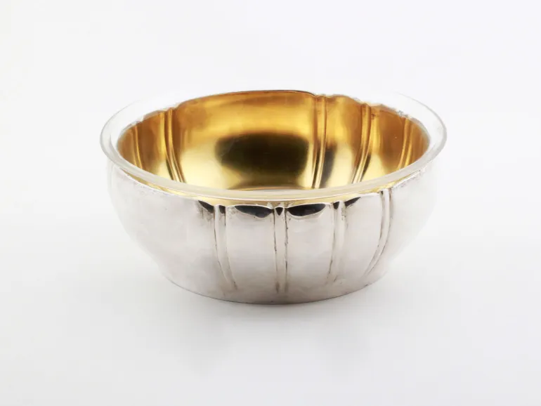IB08138 Eduard Wollenweber sterling silver bowl with gilded interior, shown on a white background.