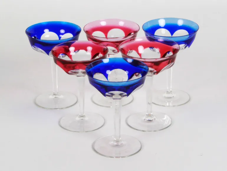 Moser Crystal IB08341 : six coupes à champagne Lady Hamilton en cristal clair, bleu et rose, avec pieds facettés.