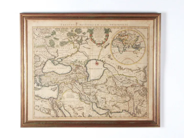 SKU IB08556, carte du XVIIIe siècle de l'Europe orientale par Guillaume de l'Isle, dans un cadre en bois doré sous verre.