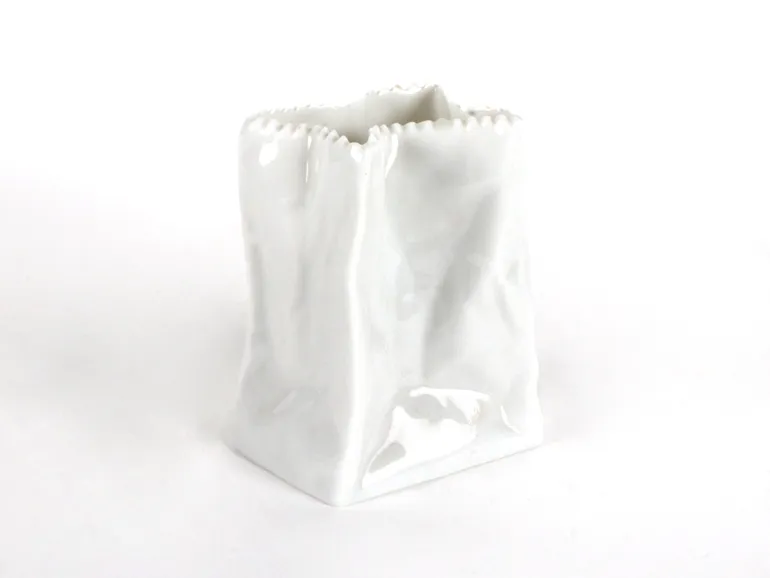 Vase Rosenthal Tutenvase, SKU IB09171, vase en porcelaine émaillée blanche en forme de sac en papier froissé.