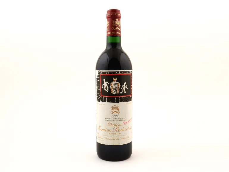 زجاجة نبيذ أحمر Château Mouton Rothschild Pauillac 1994، SKU IB09303، ظاهرة واقفة مع الملصق والغطاء.