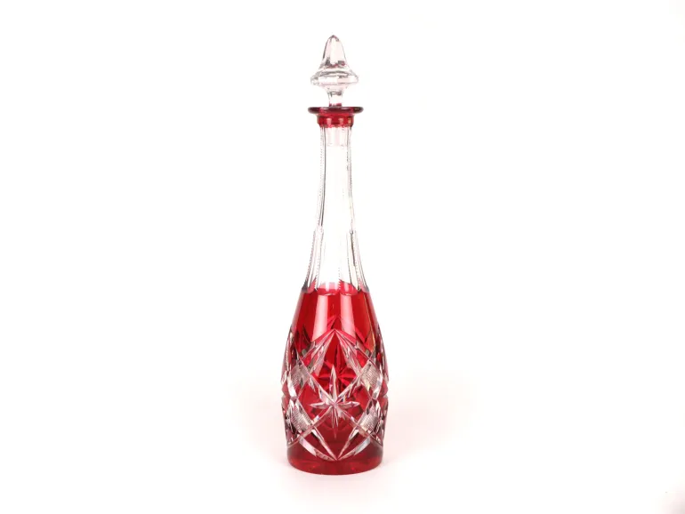 IB09389 large red cut crystal carafe with stopper, decorated with lozenges and stars.