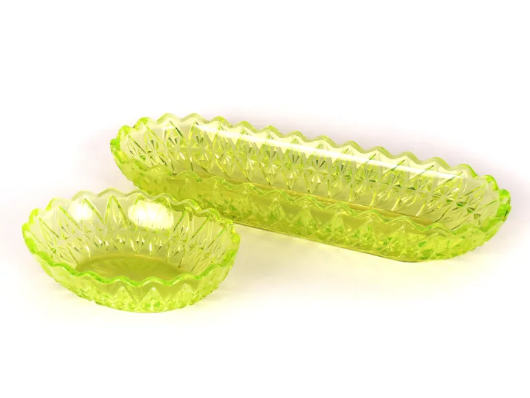 IB09625 Bayel Crystal: صحنان من زجاج أورالين أخضر شفاف على طراز آرت ديكو، أحدهما بيضاوي والآخر مستطيل، بنقوش المعينات.