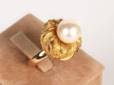 18kts gold ring with pear