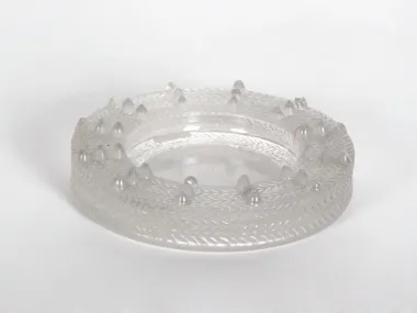 Lalique Sumatra crystal cut ashtray, round clear glass with raised pointed motifs, SKU IB00622.