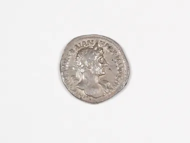 Denier romain en argent d’Hadrien, portrait de profil visible, SKU IB03547.