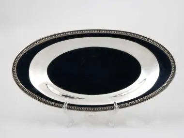 Présentoir ovale en métal argenté Oneida avec bord perlé, SKU IB05830.