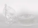 سان لوي IB01096 طقم من ستة صحون دائرية من البلور المحفور، تظهر واحدة على حامل شفاف.