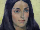 IB02288, Clément Serveau, portrait peint en gros plan d’une femme aux cheveux foncés sur fond jaune.