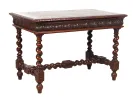 Table bureau de style Louis XIII en chêne sculpté, IB02619, avec pieds torsadés et décor de feuillages.