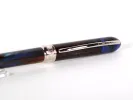 قلم Visconti فان غوغ موديل، عسلي وفضي، SKU IB02657، ظاهر عن قرب مع زخرفة فضية.