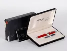 Aurora IB02701 red lacquer fountain pen with chrome trim in presentation case, shown with box and ink cartridge.