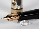 قلم حبر Aurora Optima أسود بريشة ذهب 14 قيراط وغطاء فضة 925، SKU IB02805