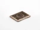 علبة سجائر فارسية من الفضة الإسترليني، يظهر على الغطاء زخرف نباتي، SKU IB03202.