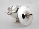 Soupière française en métal argenté avec couvercle, piédouche, deux anses et pommeau en forme de conifère, SKU IB04256.