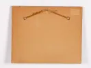 Dos de l’aquarelle de Georges Roudneff « La Plage », SKU IB04372, montrant le carton de montage et le fil d’accrochage.