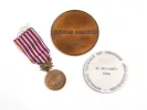 SKU IB04483: three bronze medals, including a Gervais Danone 1988 medal, a 1989 association medal, and a 1930 Postes et Télégraphes medal.