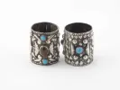 SKU IB05901 : deux timbales en argent massif avec incrustations de turquoise, vues côte à côte.