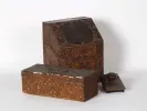طقم مكتب Renaissance، IB05929: صندوق خشبي مزخرف مطلي ومذهب، مع نشافة حبر وصندوق مراسلات، معروض على خلفية بيضاء.
