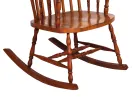 IB06684 fauteuil à bascule Windsor en noyer massif, avec barreaux tournés et patins courbes, sur fond blanc.