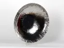 Centre de table Alessi Silverware, SKU IB07463, grand bol rond en métal argenté repoussé à surface texturée et brillante.
