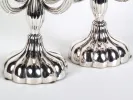 SKU IB08096 : paire de chandeliers en argent massif J.W., avec bases et fûts godronnés.