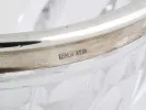 IB08143 Julius Lemor Silver صحن كريستال محفور مع حافة من الفضة الاسترليني ودمغة ظاهرة.