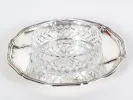 IB08188، قطعة مركزية من Gebr Sommé Nache من الفضة الاسترليني مع وعاء كريستال محفور على صحن فضي بيضاوي.