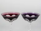 Moser Crystal IB08340 coupes à champagne en cristal mauve et transparent, taillées à la main, vues en gros plan.