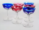 Moser Crystal IB08341 six coupes à champagne en cristal bleu et rose avec pieds transparents, présentées sur fond blanc.