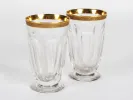 Paire de verres en cristal taillé Moser IB08356, transparents avec bordure dorée, sur fond blanc.