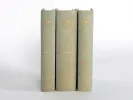 SKU IB08432 : trois volumes reliés toile beige de Guerre et Paix de Tolstoï, alignés debout avec titres dorés au dos.