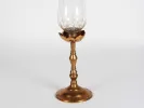 IB08479 photophore en cristal de Baccarat en forme de tulipe gravée, sur base en cuivre doré.
