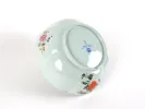 Centre de table Limoges Porcelain Raynaud & Co, modèle Sou-Tcheou, SKU IB09133, porcelaine blanche à décor floral peint, vue du dessous.