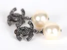 أقراط Chanel كليب، SKU IB09231، بشعار CC ولؤلؤة كبيرة، مع علبة شانيل.